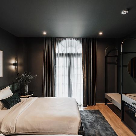 Cher Hostel Бангкок Екстер'єр фото