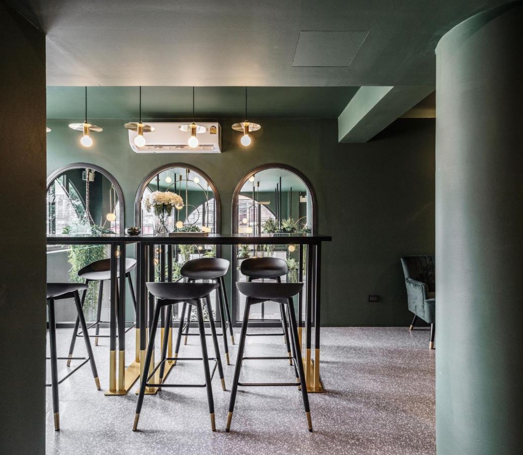 Cher Hostel Бангкок Екстер'єр фото